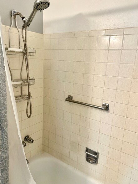 Building Photo - 2639 S Xanadu Way