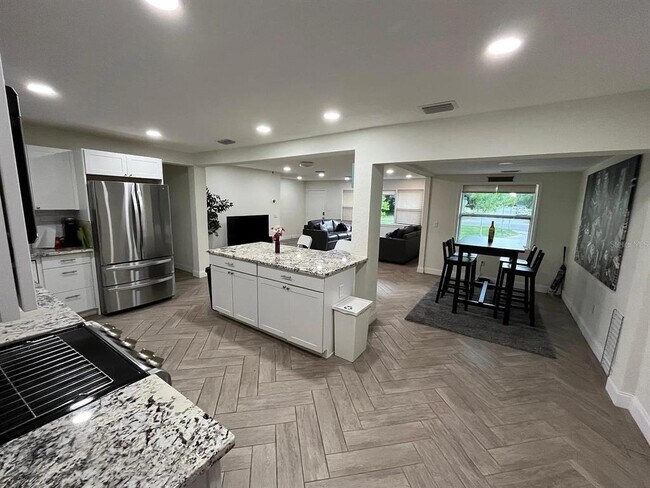 Building Photo - 626 74th St N