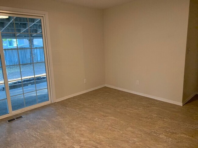 Building Photo - 5265 Golden Ct