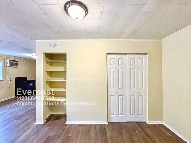 Building Photo - 9823 Dallas Hollow Rd