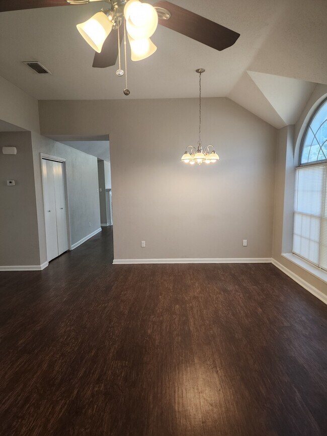 Building Photo - 700 Cross Ridge Ct