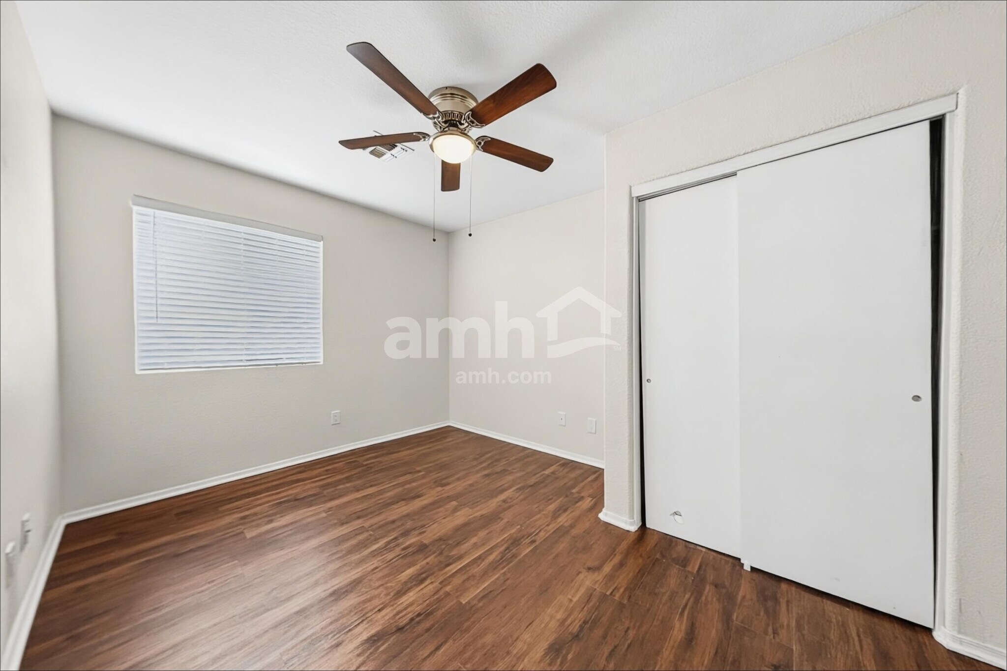 Building Photo - 2015 E Daley Ln