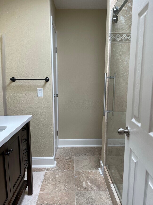 Building Photo - 6831 Wellwood Ct