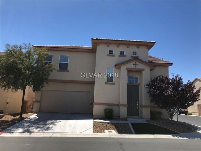 Primary Photo - 3 BEDROOM HOME IN GATED COMMUNITY WITH COM...