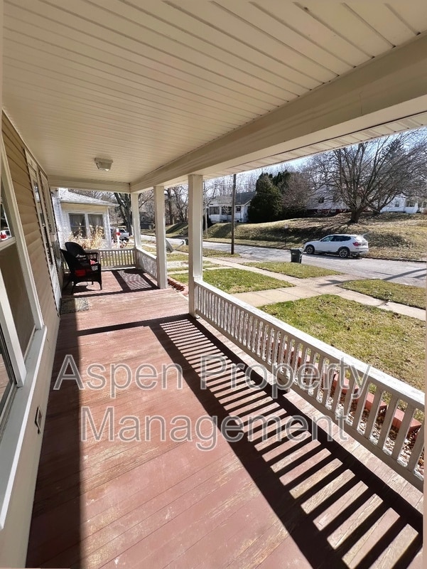 Building Photo - 230 Lewis St