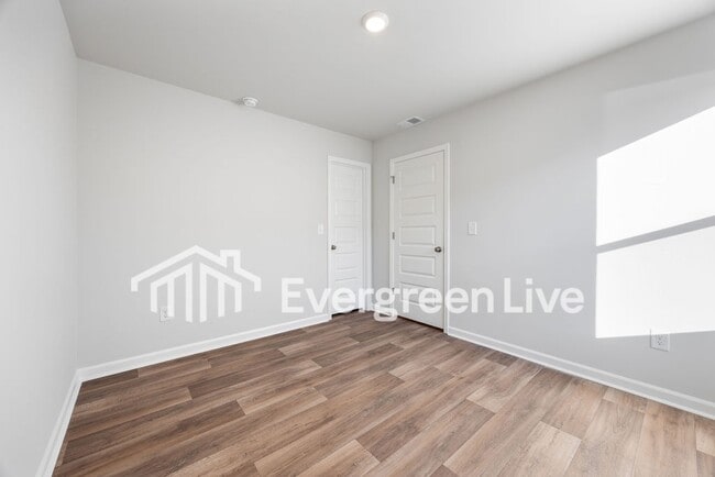 Building Photo - 1243 English Oaks St