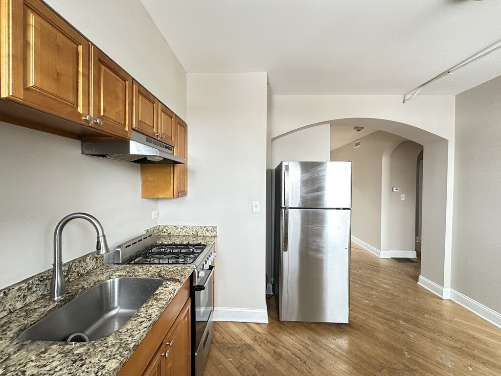 Building Photo - 901 Green Bay Rd