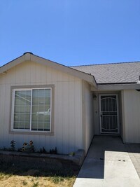 Building Photo - 1645 Meadows Ave