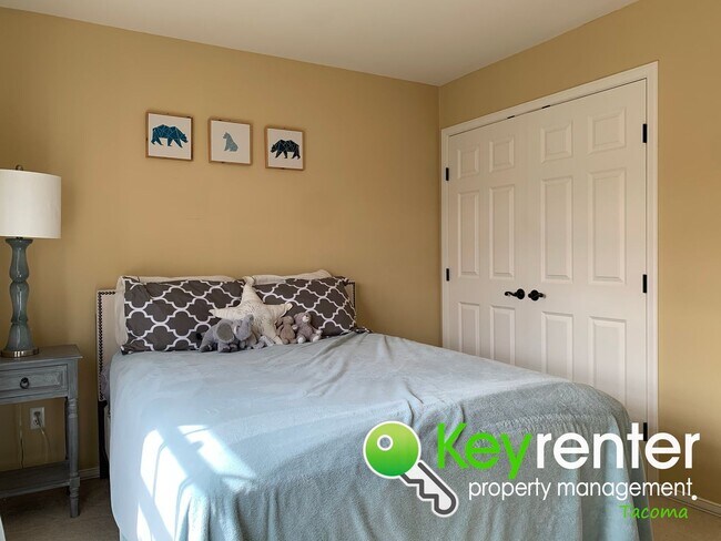 Building Photo - Luxurious House in North East Tacoma!!