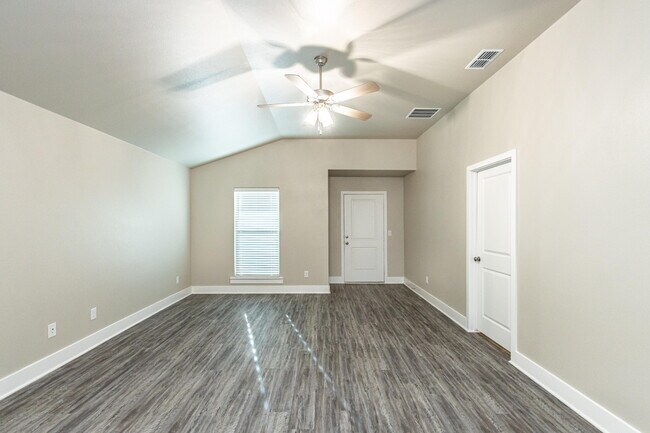 Building Photo - 13605 Avenue R