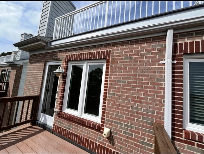 Building Photo - 367 Mainsail Dr