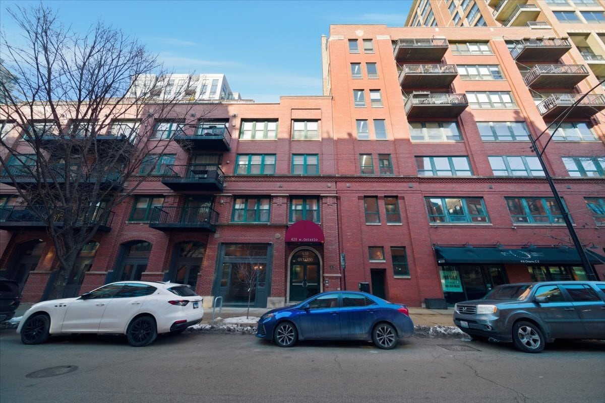 Building Photo - 420 W Ontario St