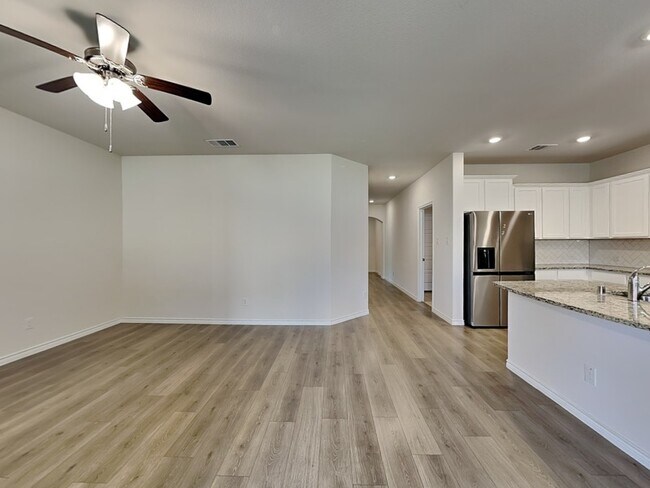Building Photo - 330 Headwater Dr