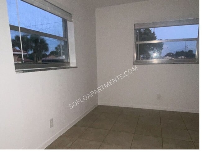 Building Photo - 3600 Riverside Dr