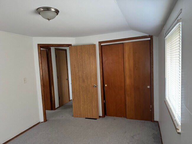 Building Photo - 4942-4944 Beacon Hill Rd