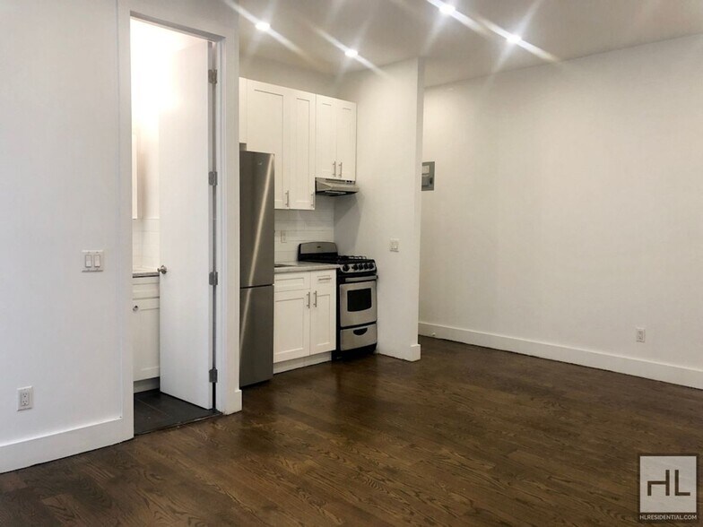 Building Photo - EASTERN PARKWAY / Spacious Crown Heights 1...