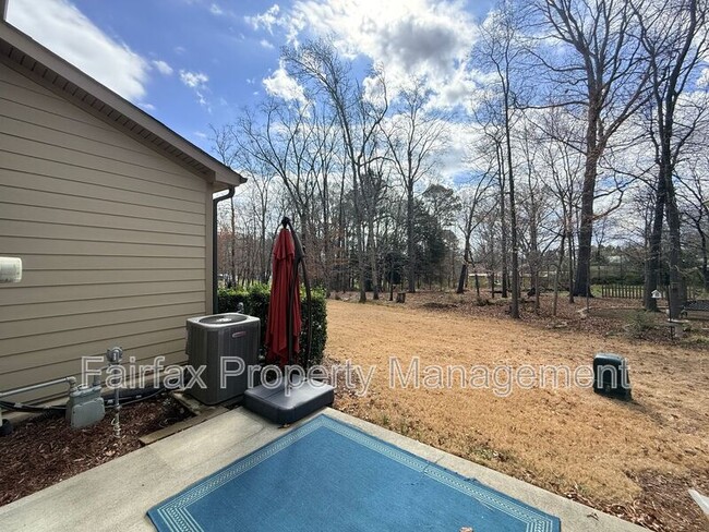 Building Photo - 212 Ellsworth Manor Dr