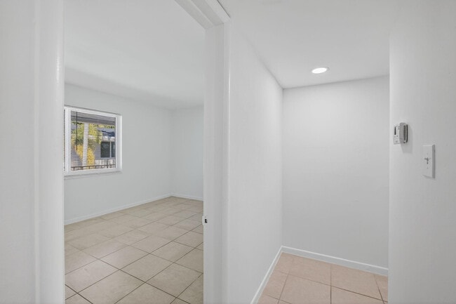 Building Photo - 1821 Middle River Dr