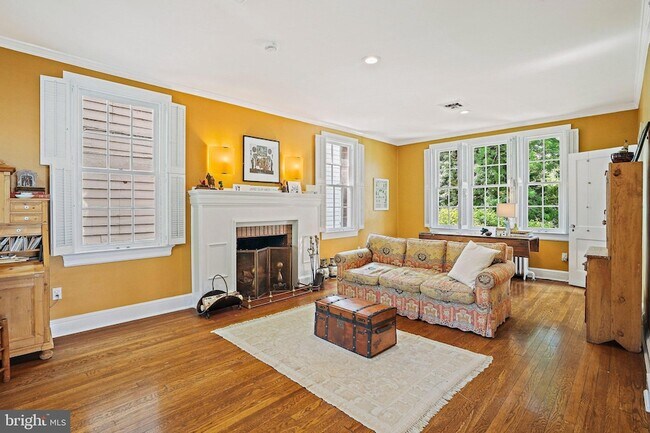Building Photo - 3612 Albemarle St NW