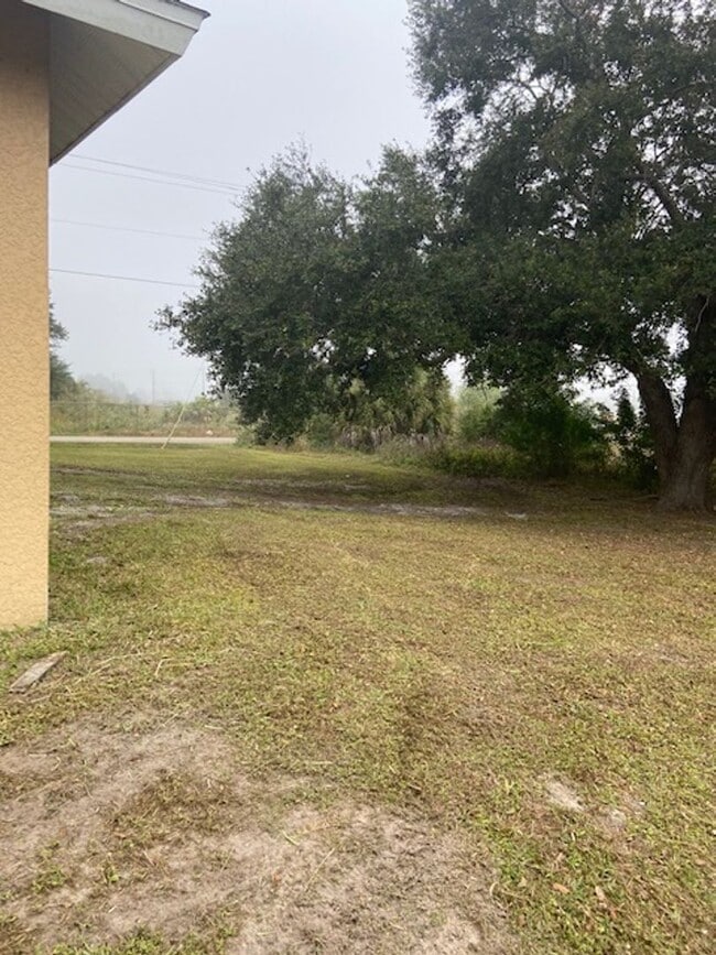 Building Photo - 3 bedrooms and 2 baths! FRESHLY RENOVATED!