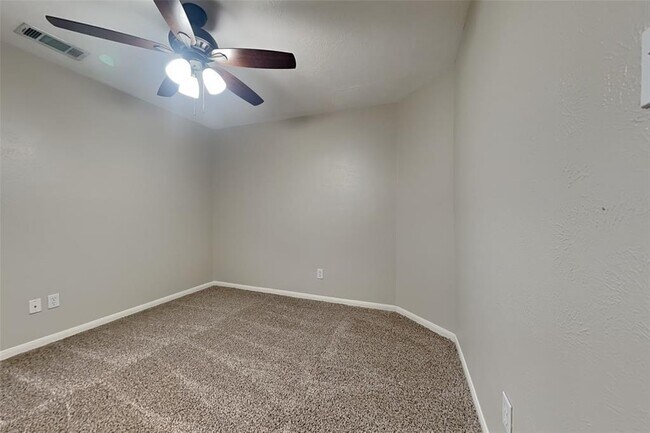 Building Photo - 59 Terraglen Dr