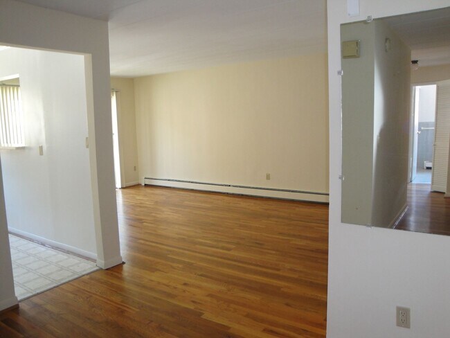 Building Photo - 539 Lowell Ave