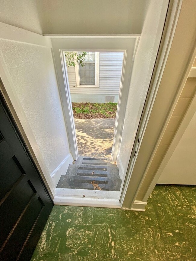 Building Photo - South Highlands Bungalow for Lease | 71104...