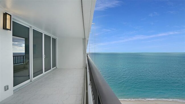 Building Photo - 4280 Galt Ocean Dr