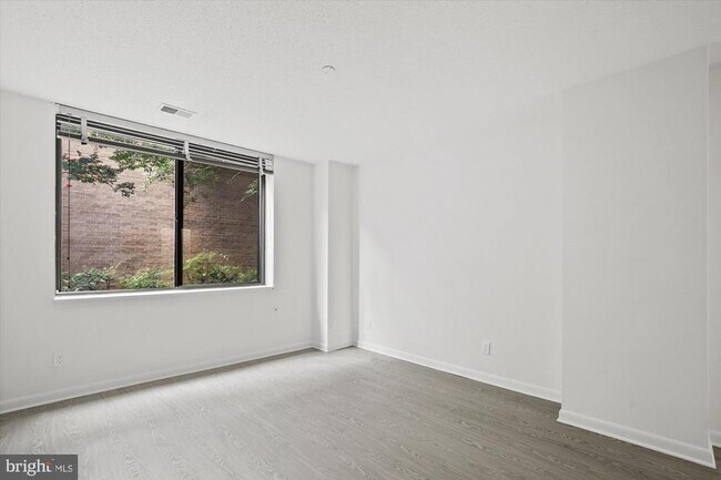 Building Photo - 3709 S George Mason Dr