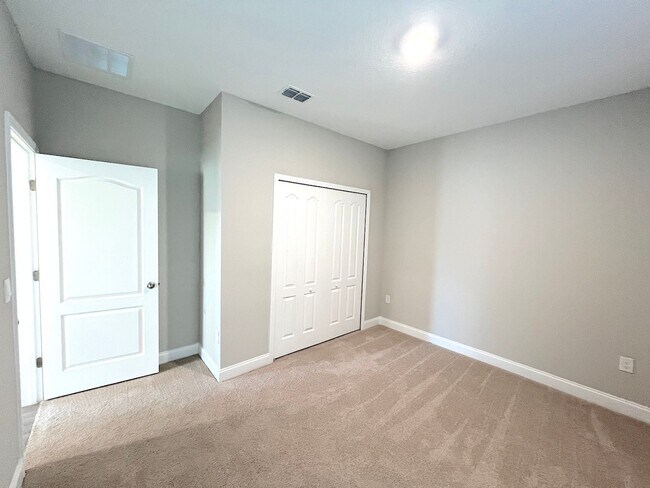 Building Photo - GORGEOUS 5 Bed 4 Bath 3 Car Garage HOME w COMMUNITY POOL for RENT!