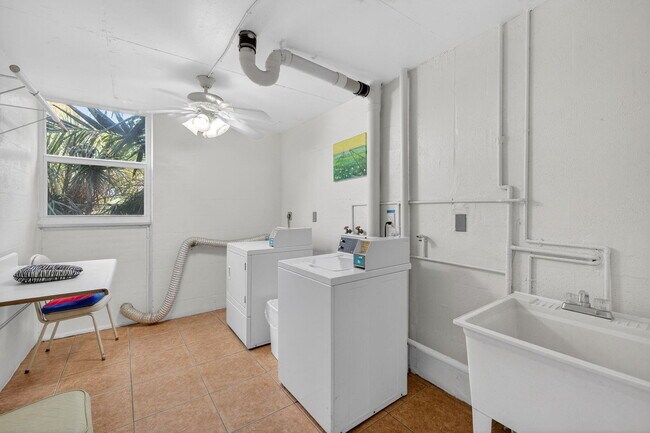 Building Photo - 3550 NE 169th St