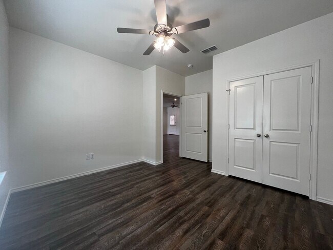 Building Photo - JULY PRE-LEASE! Spacious Townhome