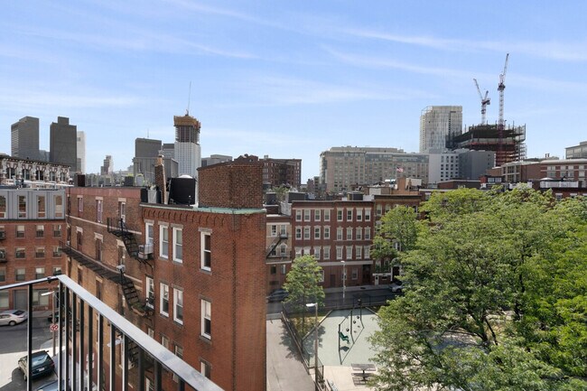 Building Photo - 152 Salem St