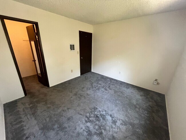 Building Photo - La Jolla Townhome For Rent