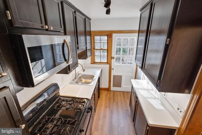 Building Photo - 1403 K St SE