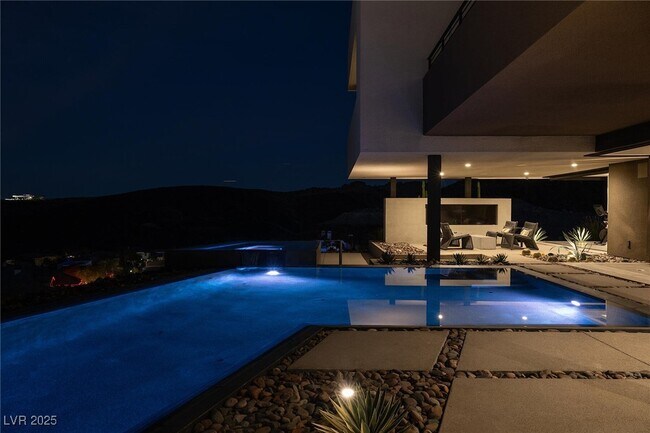 Building Photo - 810 Dragons Eye Dr