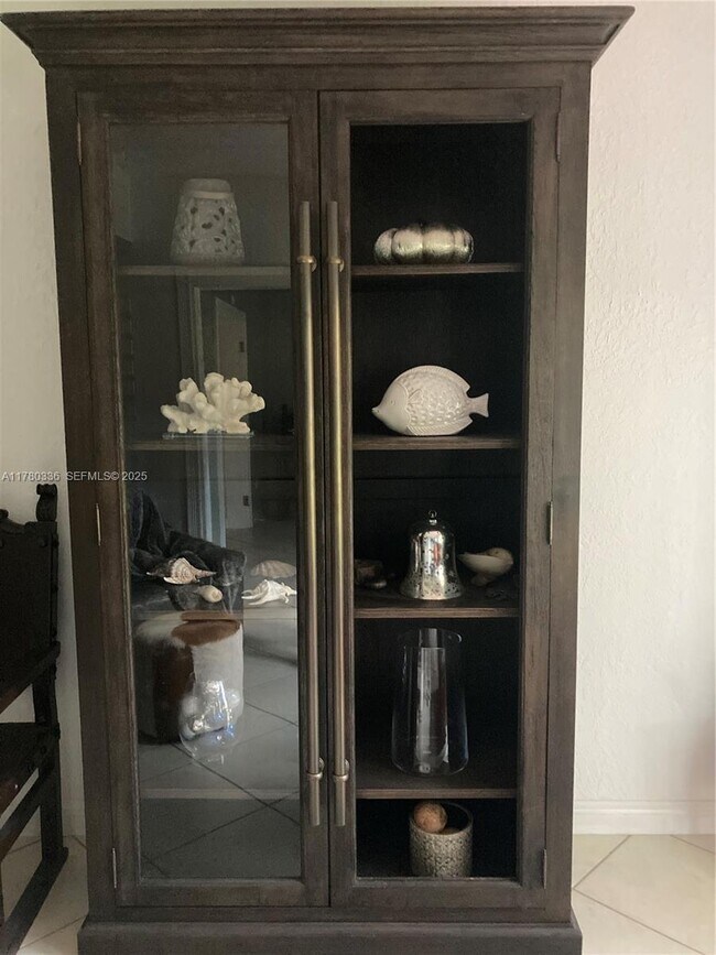 Building Photo - 5495 SW 68th Ave