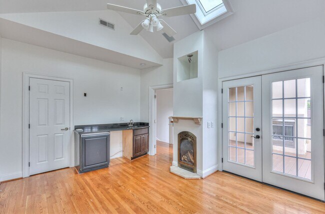 Building Photo - Perfect Brownstone in Sylvan Park near Wes...