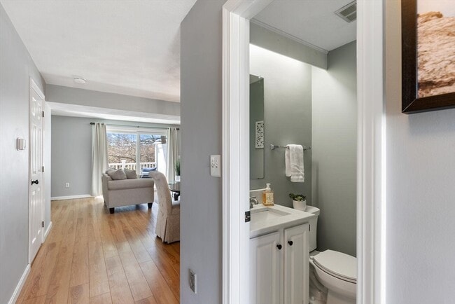 Building Photo - 320 Newbury St