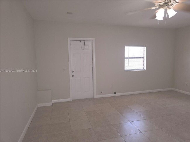 Building Photo - 1723 Thomas St