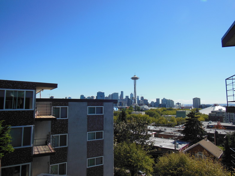 Space Needle View - Vali Hai