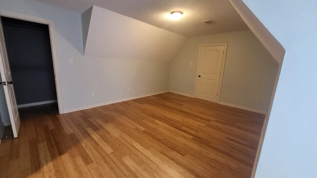 Building Photo - 4986 Wilburn Ave
