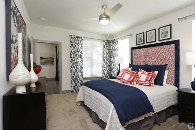 Building Photo - Up to 4 Weeks Free | Luxury 2-Bed in Conroe!