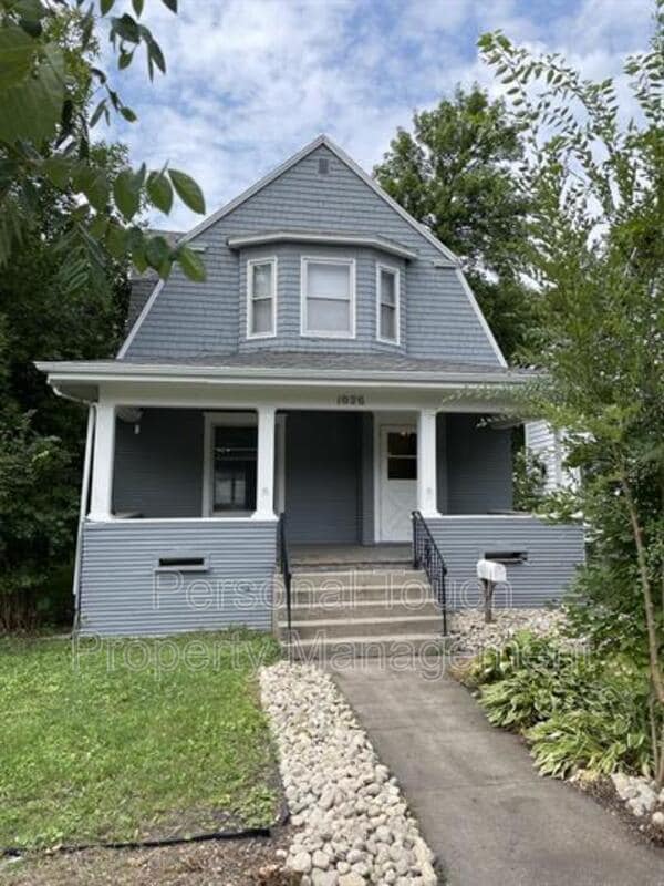 Building Photo - 1026 N University Dr