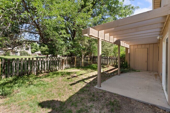 Building Photo - 512 Strachan Dr