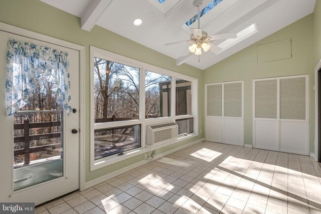 Building Photo - 926 Rhue Haus Ln