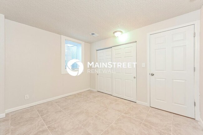 Building Photo - 4 Bedroom Pet-Friendly Home in DENVER, CO with Main Street Renewal