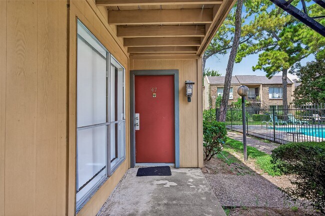 Building Photo - 3303 W Greenridge Dr