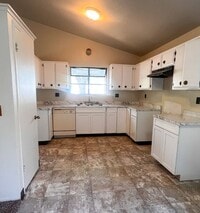Building Photo - MOVE IN SPECIAL $500 off of first months rent!!