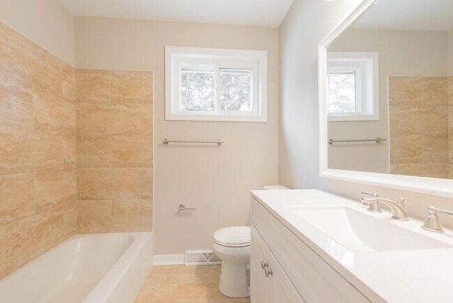 Building Photo - Spacious 4 Bedroom Home in West End Manor – Available April 10 – $2,600/mo